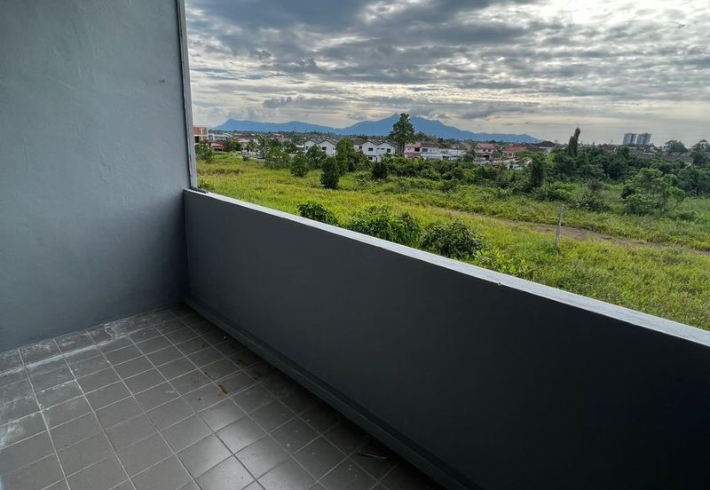 2 Units Triple Storey Intermediate Shoplots For Sale! Located at Kubah Ria