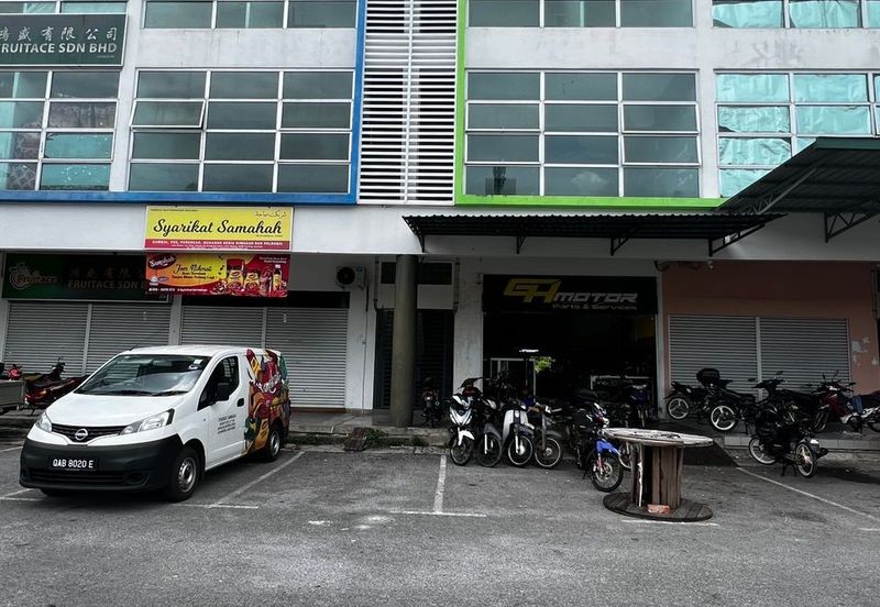 2 Units Triple Storey Intermediate Shoplots For Sale! Located at Kubah Ria