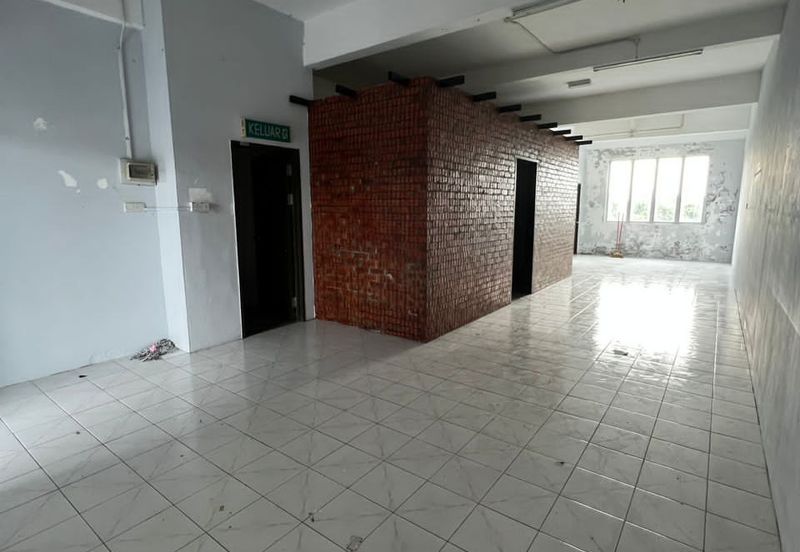 2 Units Triple Storey Intermediate Shoplots For Sale! Located at Kubah Ria