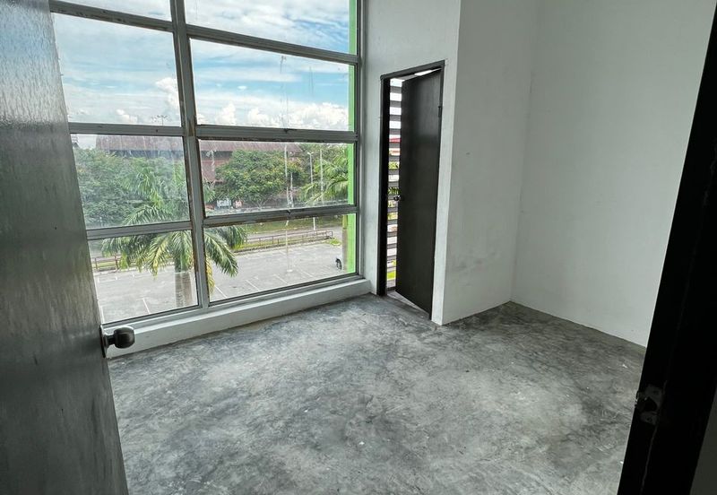 2 Units Triple Storey Intermediate Shoplots For Sale! Located at Kubah Ria