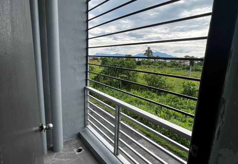 2 Units Triple Storey Intermediate Shoplots For Sale! Located at Kubah Ria