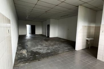 2 Units Triple Storey Intermediate Shoplots For Sale! Located at Kubah Ria