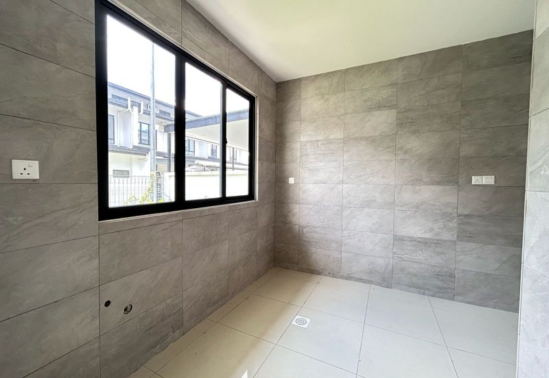 Boxhill 76 Brand New Double Storey Terrace Intermediate House For Sale!  Location: 7th Mile, Jalan Penrissen