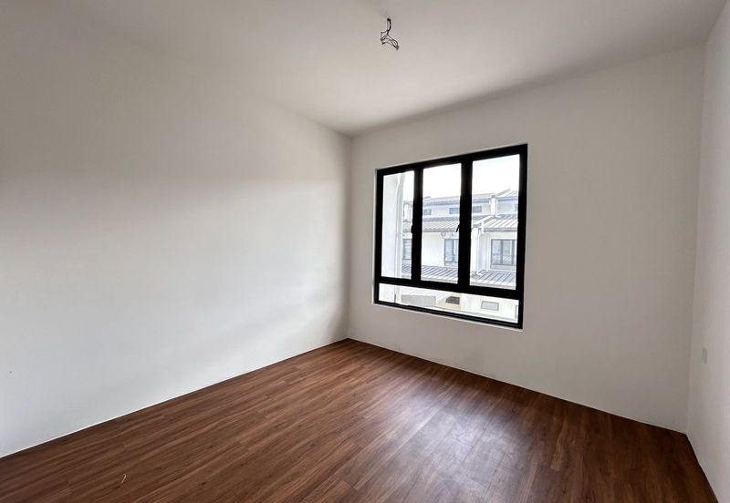 Boxhill 76 Brand New Double Storey Terrace Intermediate House For Sale!  Location: 7th Mile, Jalan Penrissen