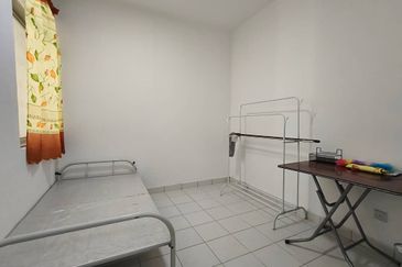 Bintawa Apartment For Rent!