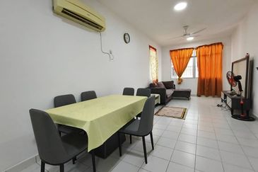 Bintawa Apartment For Rent!