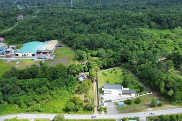 Matang land For Sale Nearby Red bridge and Borneo Mineral water