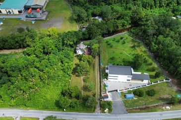 Matang land For Sale Nearby Red bridge and Borneo Mineral water