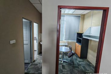 Prime area 1st Floor Office hall For Rent at Song plaza