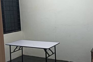 2nd Floor Apartment/Shophouse For Sale! Located at MJC Batu Kawa