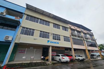 2 Units of Triple Storey Shoplot For Rent! Located at Ang Cheng Ho, near Hock Lee Centre