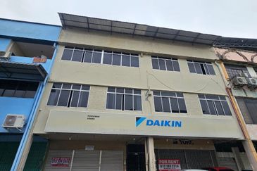 2 Units of Triple Storey Shoplot For Rent! Located at Ang Cheng Ho, near Hock Lee Centre