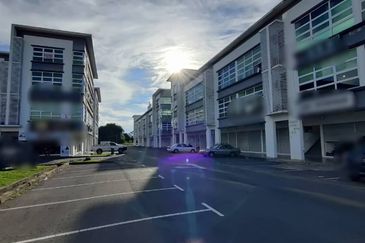 Miri 3-Storey Shoplot For Sale Location: Pujut 7 Commercial Centre, Miri