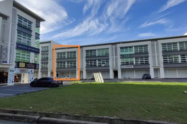 Miri 3-Storey Shoplot For Sale Location: Pujut 7 Commercial Centre, Miri