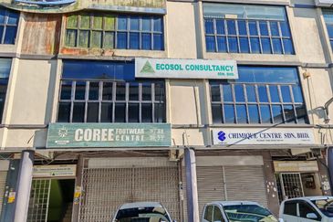 Half Shop Ground Floor Intermediate Shoplot For Rent! Located at Jalan Keretapi, 3rd Mile