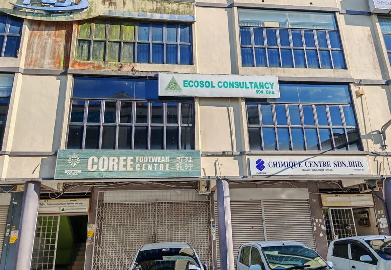 Half Shop Ground Floor Intermediate Shoplot For Rent! Located at Jalan Keretapi, 3rd Mile