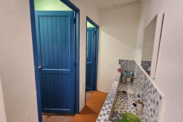 First Floor Intermediate Shoplot/Office For Rent! Located at Jalan Tun Ahmad Zaidi Adruce