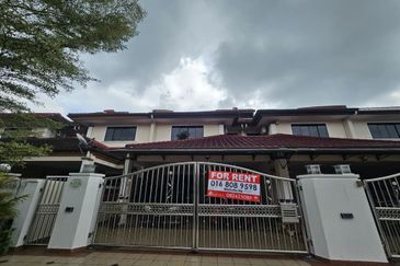 Double Storey Terrace Intermediate House For Rent! Located at Seng Goon