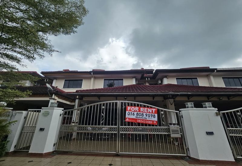 Double Storey Terrace Intermediate House For Rent! Located at Seng Goon