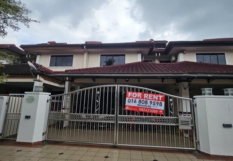 Double Storey Terrace Intermediate House For Rent! Located at Seng Goon