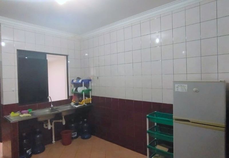 Double Storey Terrace Intermediate House For Rent! Located at Seng Goon