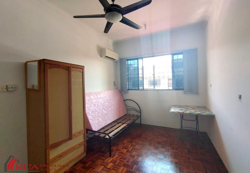 Double Storey Terrace Intermediate House For Rent! Located at Seng Goon