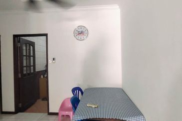 Double Storey Terrace Intermediate House For Rent! Located at Seng Goon