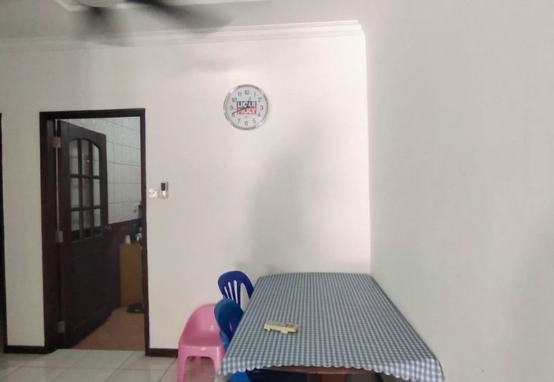 Double Storey Terrace Intermediate House For Rent! Located at Seng Goon