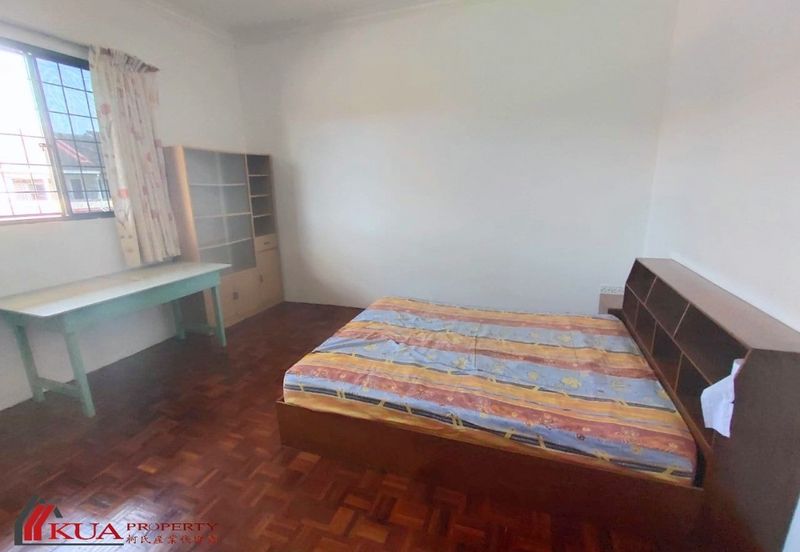 Double Storey Terrace Intermediate House For Rent! Located at Seng Goon