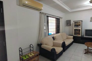 Double Storey Terrace Intermediate House For Rent! Located at Seng Goon