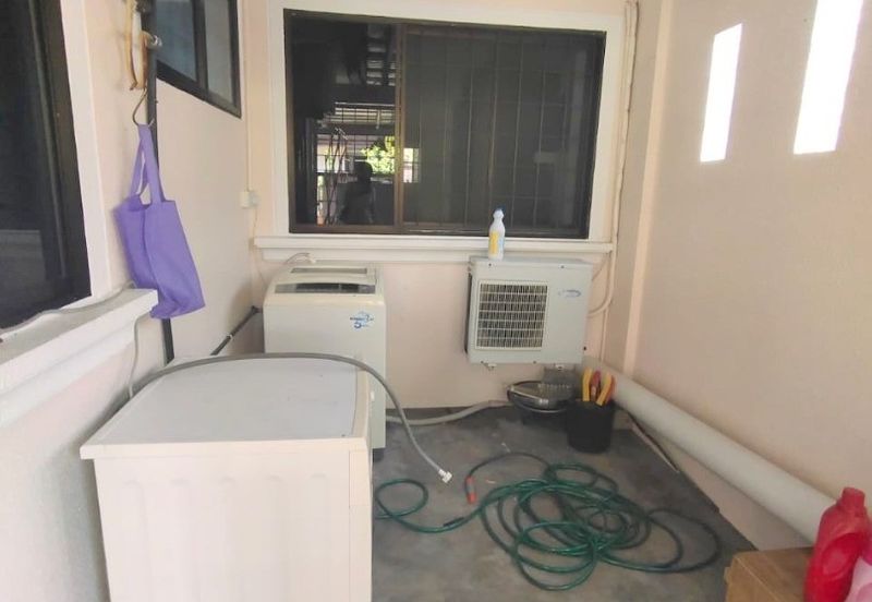 Double Storey Terrace Intermediate House For Rent! Located at Seng Goon