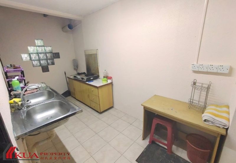 Double Storey Terrace Intermediate House For Rent! Located at Seng Goon