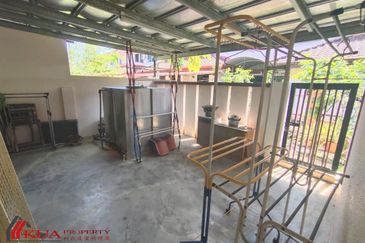 Double Storey Terrace Intermediate House For Rent! Located at Seng Goon
