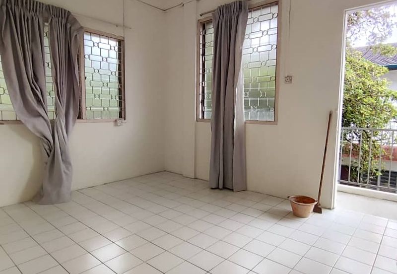 Double Storey Semi Detached House For Sale! Located at Jalan Foochow No.1