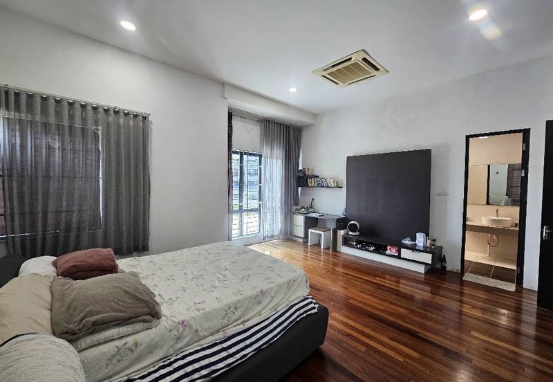 Double Storey Semi-detached For Sale at Arang Road