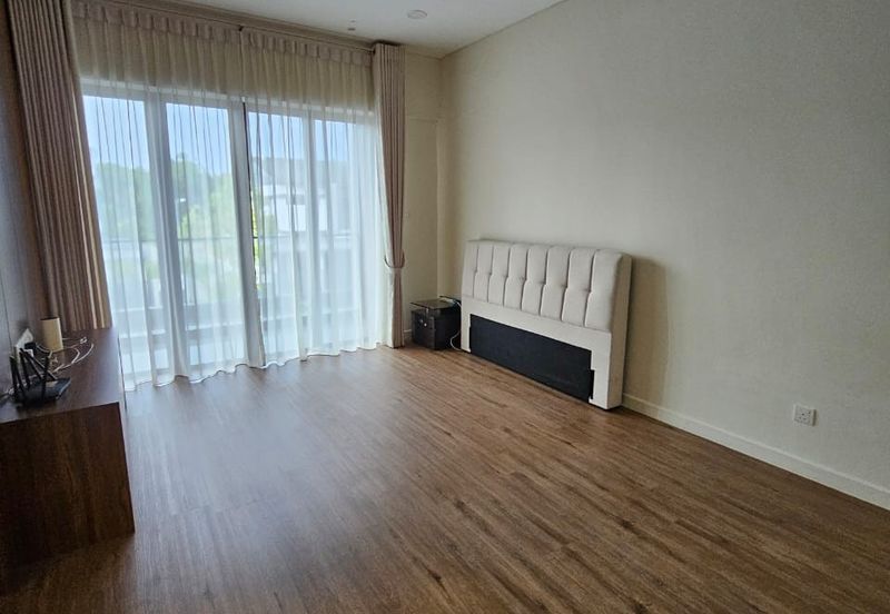 Nova 72 Northbank Double Storey Terrace Corner House For Sale!