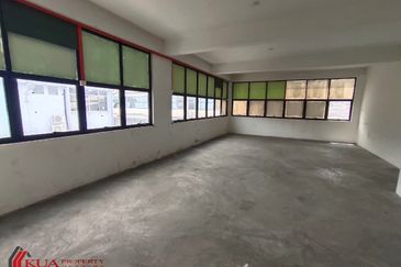 First Floor Corner Shoplot For Rent! Located at Tabuan Laru