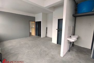 First Floor Corner Shoplot For Rent! Located at Tabuan Laru
