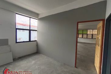 First Floor Corner Shoplot For Rent! Located at Tabuan Laru