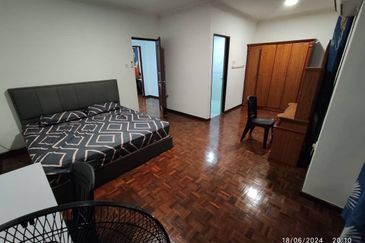 Double Storey Terrace Intermediate House For Rent! Located at Jalan Song, Kuching