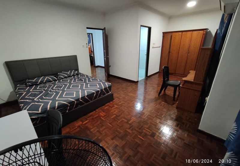 Double Storey Terrace Intermediate House For Rent! Located at Jalan Song, Kuching