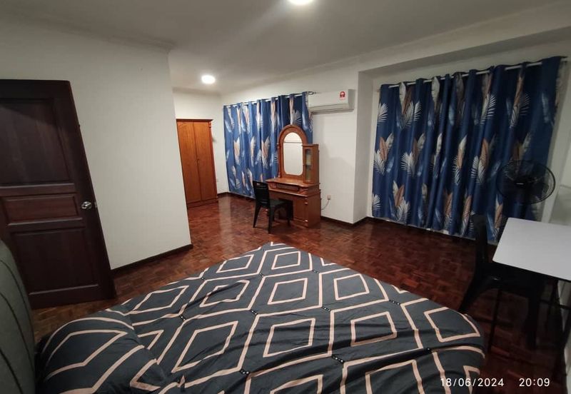 Double Storey Terrace Intermediate House For Rent! Located at Jalan Song, Kuching