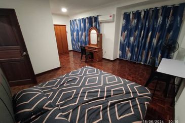 Double Storey Terrace Intermediate House For Rent! Located at Jalan Song, Kuching