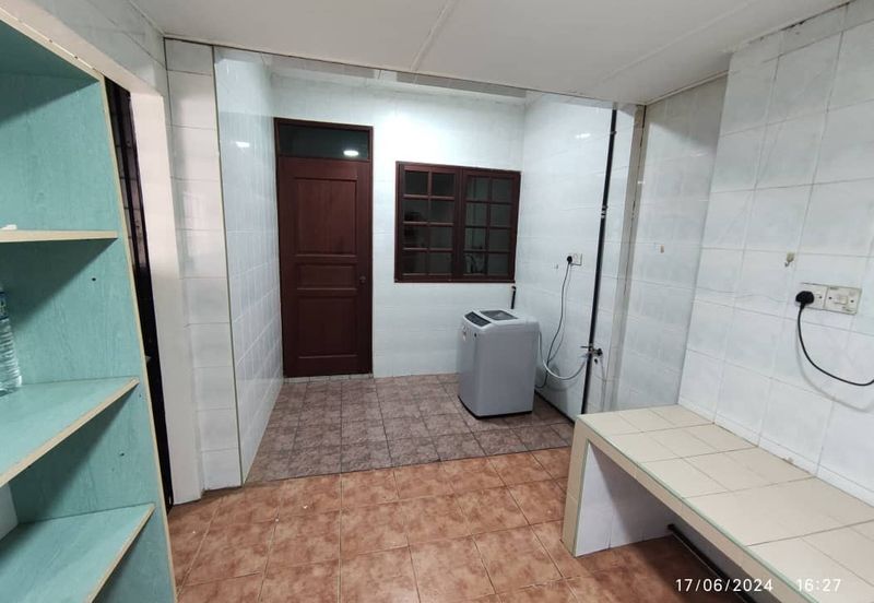 Double Storey Terrace Intermediate House For Rent! Located at Jalan Song, Kuching