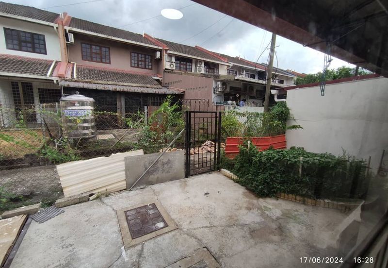Double Storey Terrace Intermediate House For Rent! Located at Jalan Song, Kuching