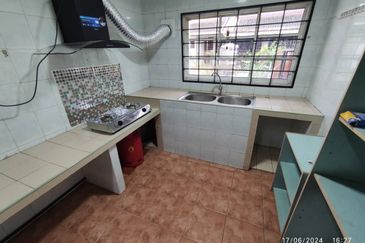 Double Storey Terrace Intermediate House For Rent! Located at Jalan Song, Kuching