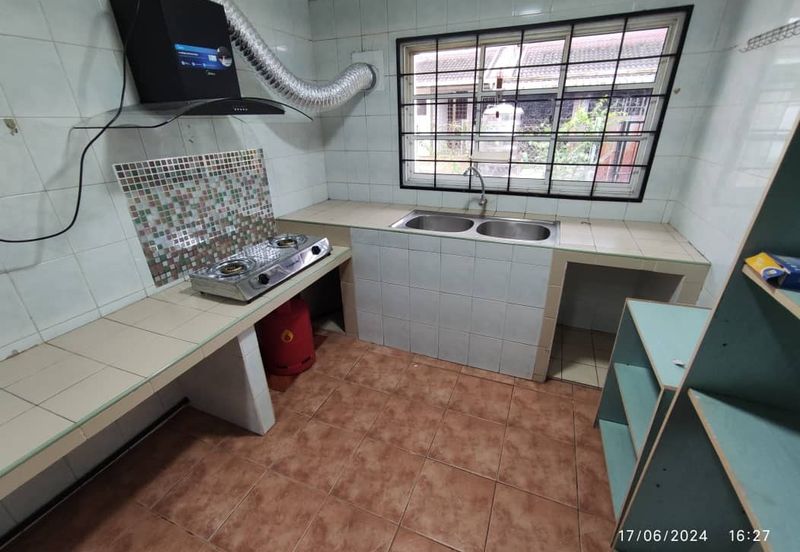Double Storey Terrace Intermediate House For Rent! Located at Jalan Song, Kuching
