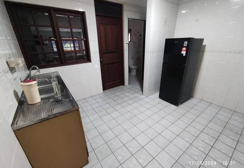 Double Storey Terrace Intermediate House For Rent! Located at Jalan Song, Kuching