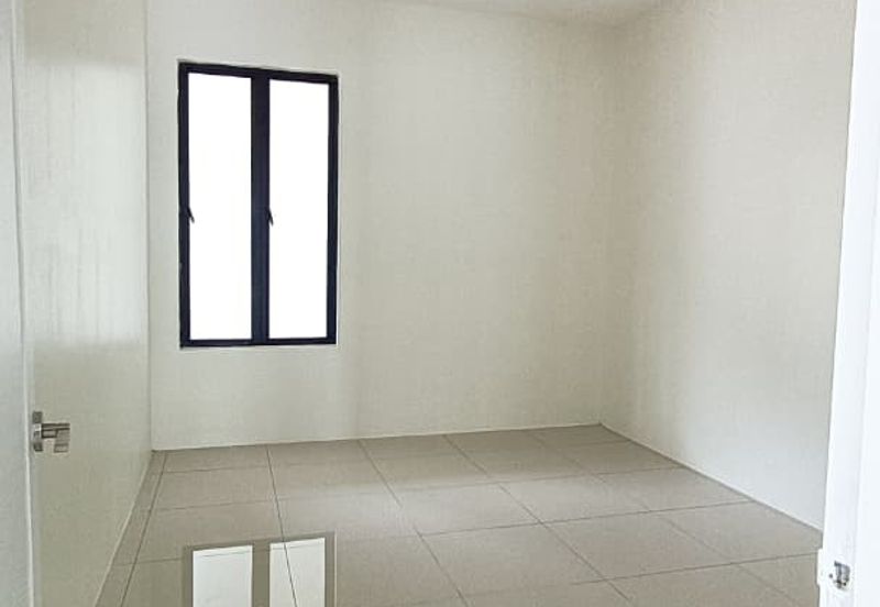 Double Storey Terrace Corner House For Sale! Located at Urban Heights, Jalan Stephen Yong