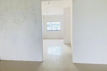Double Storey Terrace House For Sale  Taman Midway Cresent / Kuching  Samarahan Expressway